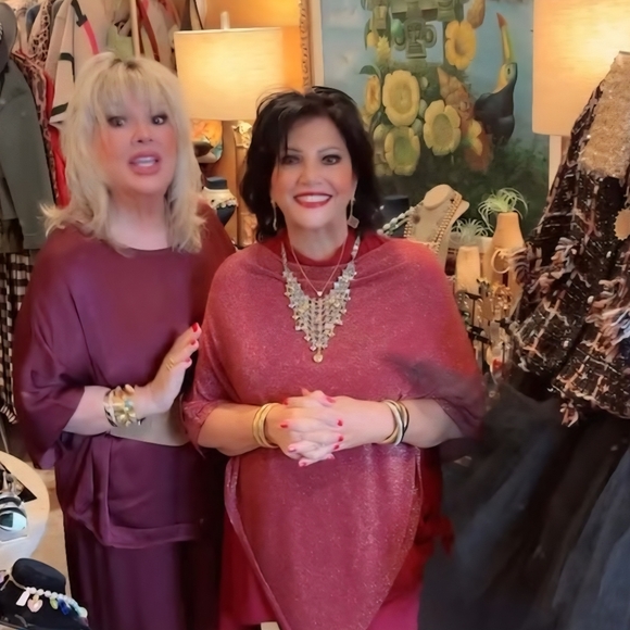 Holiday Shoppers Dreams Come True. Everything Marked Down - Picture 1 of 8